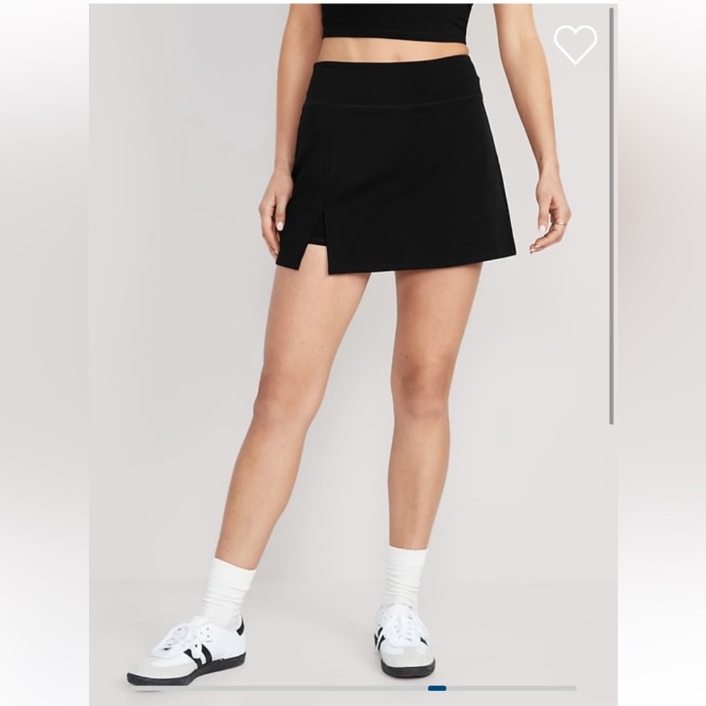 New with tags! Old Navy Extra High-Waisted Power Chill Skirt